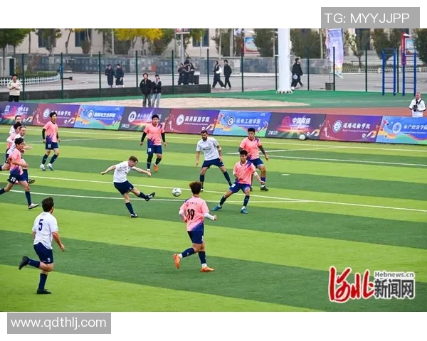 足球明星休闲时光双人合照展现友谊与激情的完美瞬间 足球明星休闲时光双人合照展现友谊与激情的完美瞬间